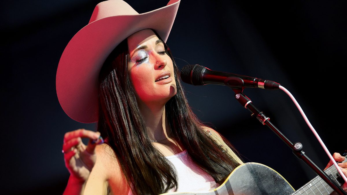 Kacey Musgraves reveals how she's keeping her 'middle of nowhere' era ...