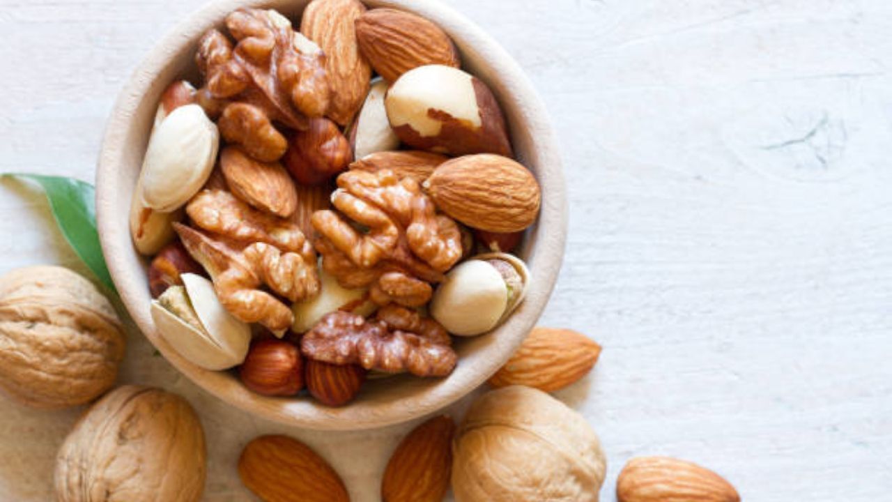 Eating a handful of nuts daily may lower high blood pressure risk ...