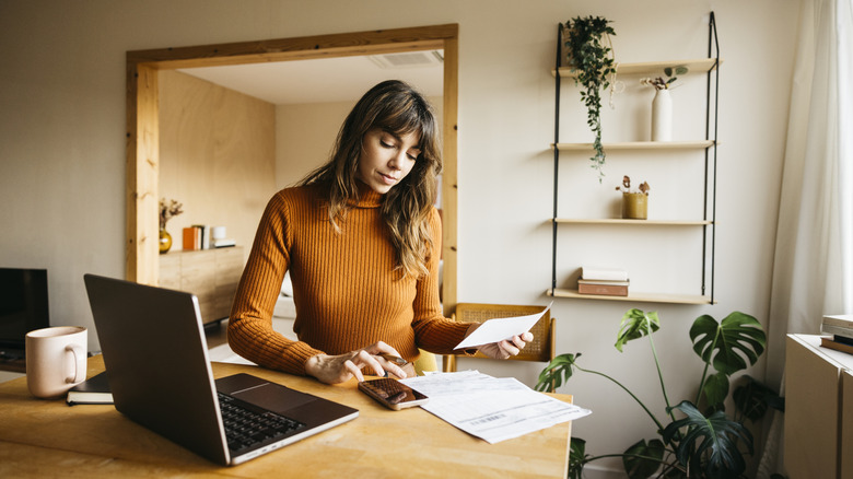 Hide a full office in plain sight: The space-saving desk from Amazon