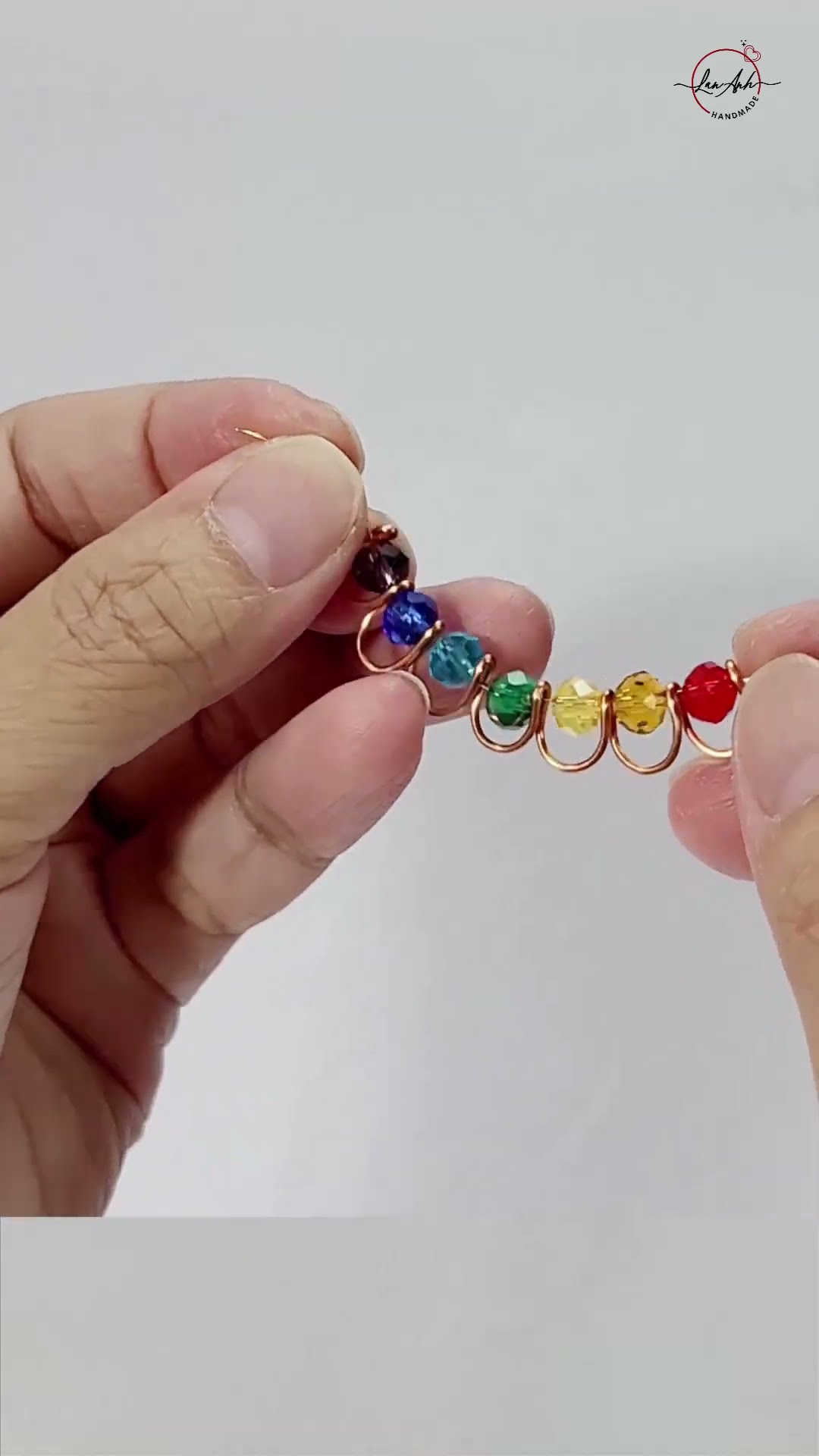 DIY wire wrapped flower pendant | Step-by-step rainbow bead necklace ...