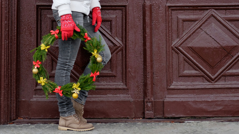 Throw away that basic wreath: Decorate your front door with a cute ...
