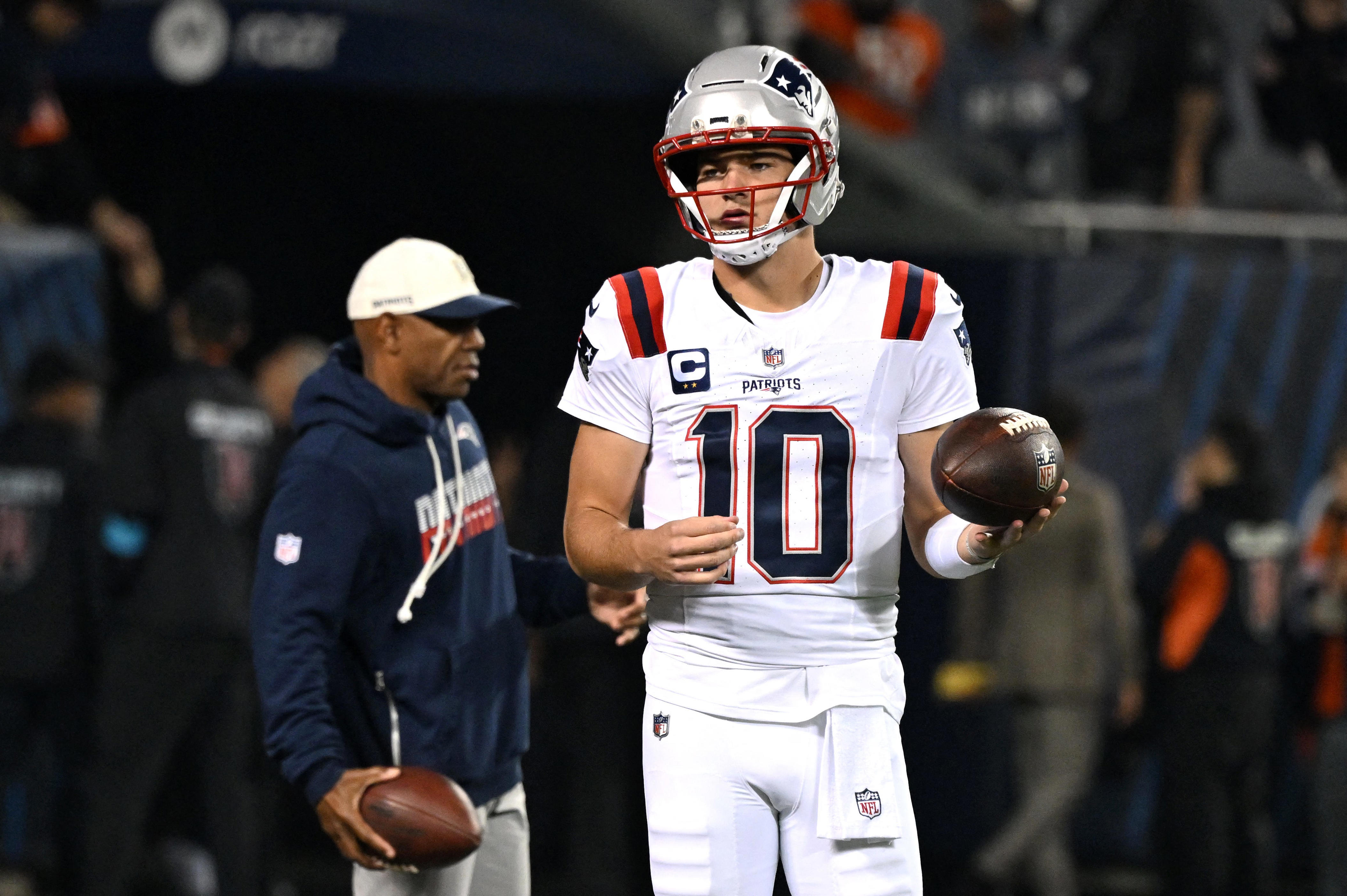 Watch: Drake Maye extends the ball, scores Pats' first TD of game