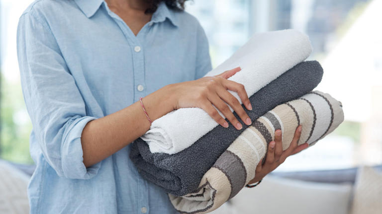 Goodbye messy shelves: Easily store towels with this helpful organizer