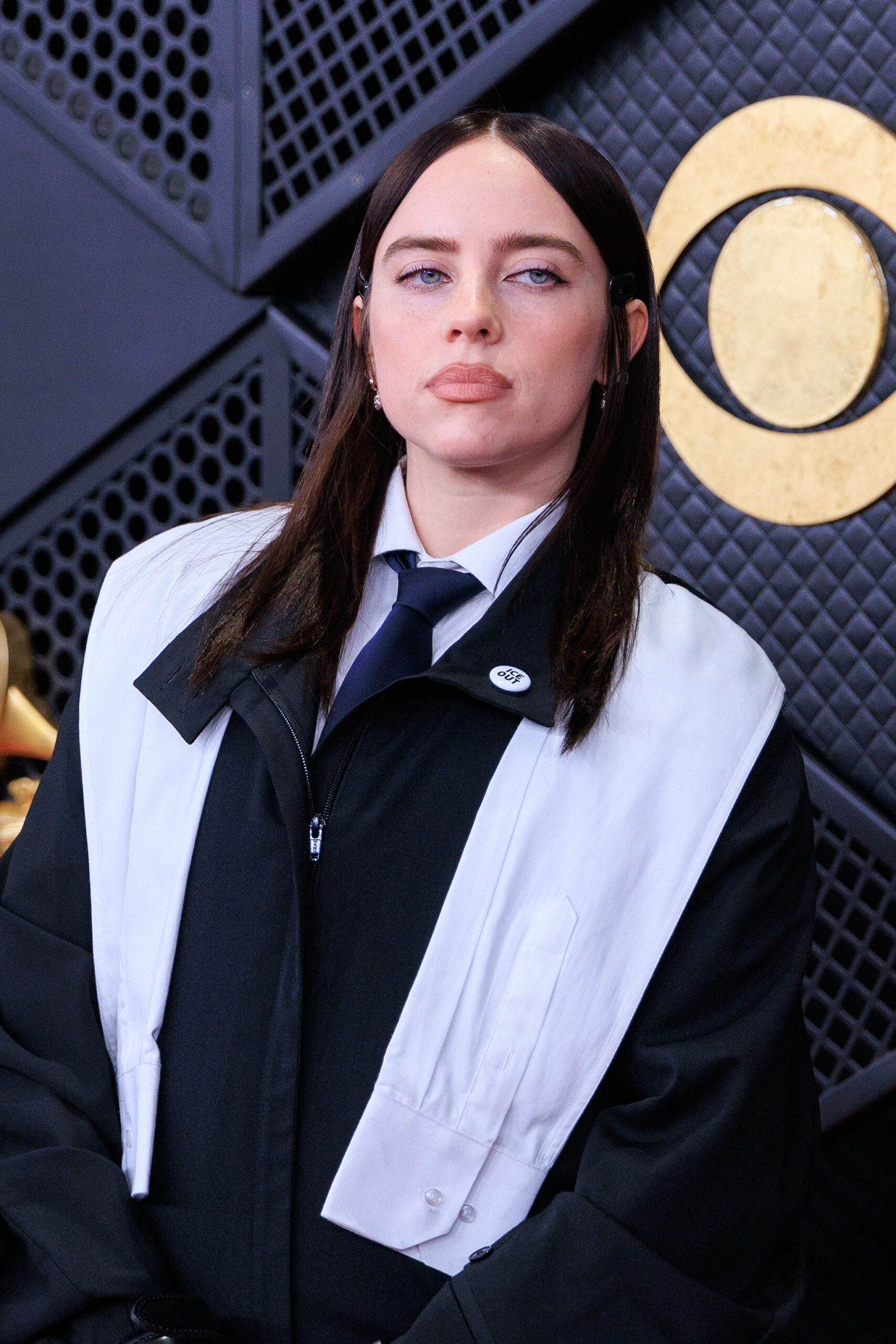 Billie Eilish’s new short hair sends fans into a frenzy as some joke ...