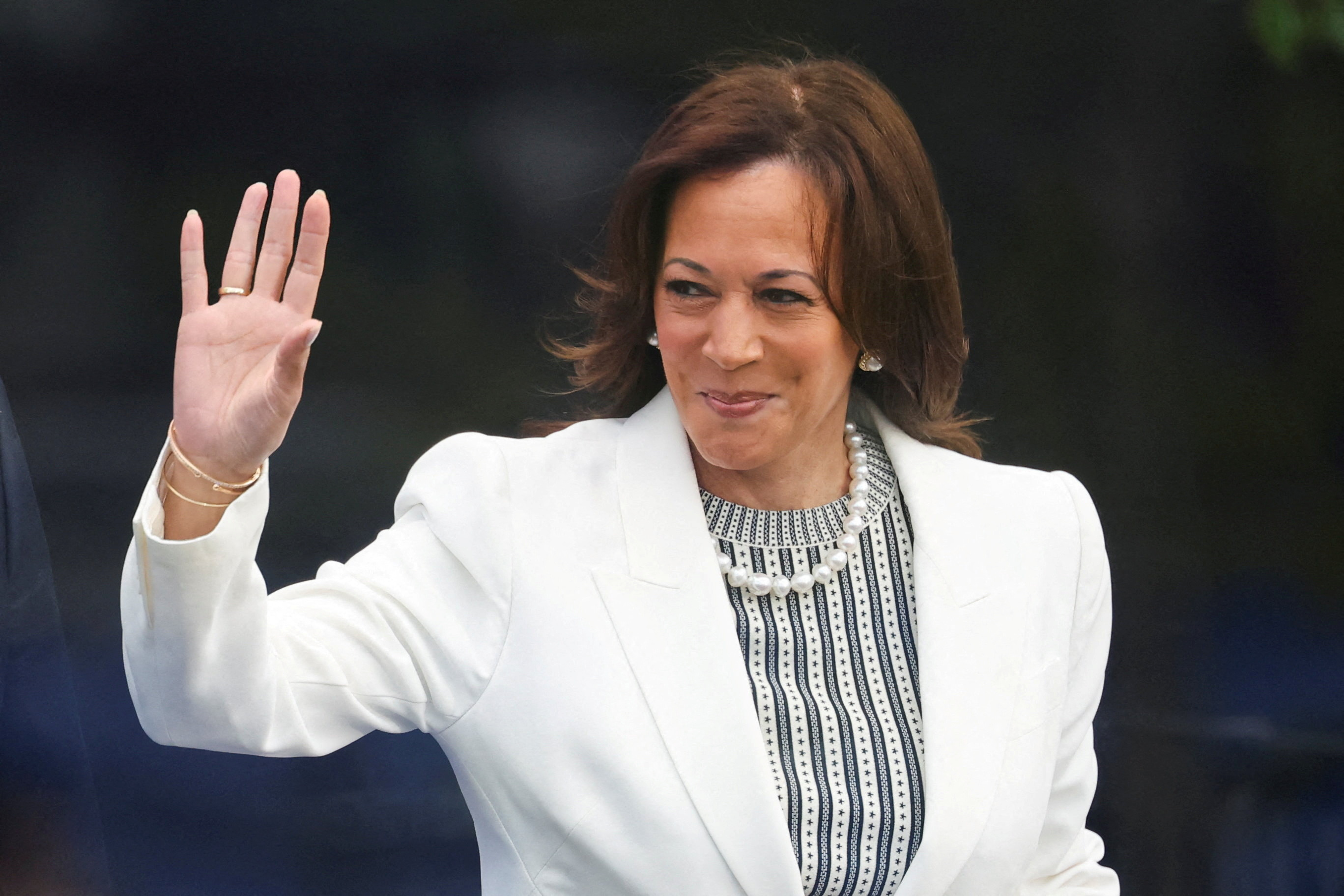 Kamala Harris rallies for Mississippi Senate candidate as she elevates ...