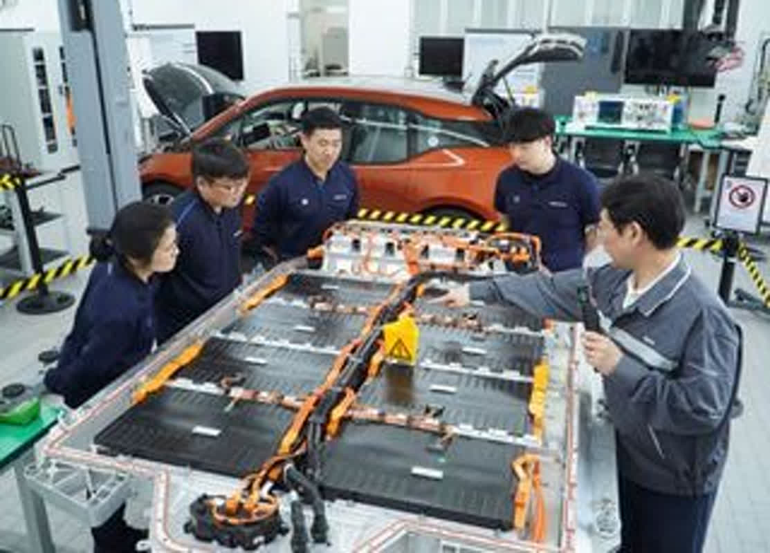 BMW코리아, 전동화 정비망 강화…고전압 전문 인력 650명으로 확대