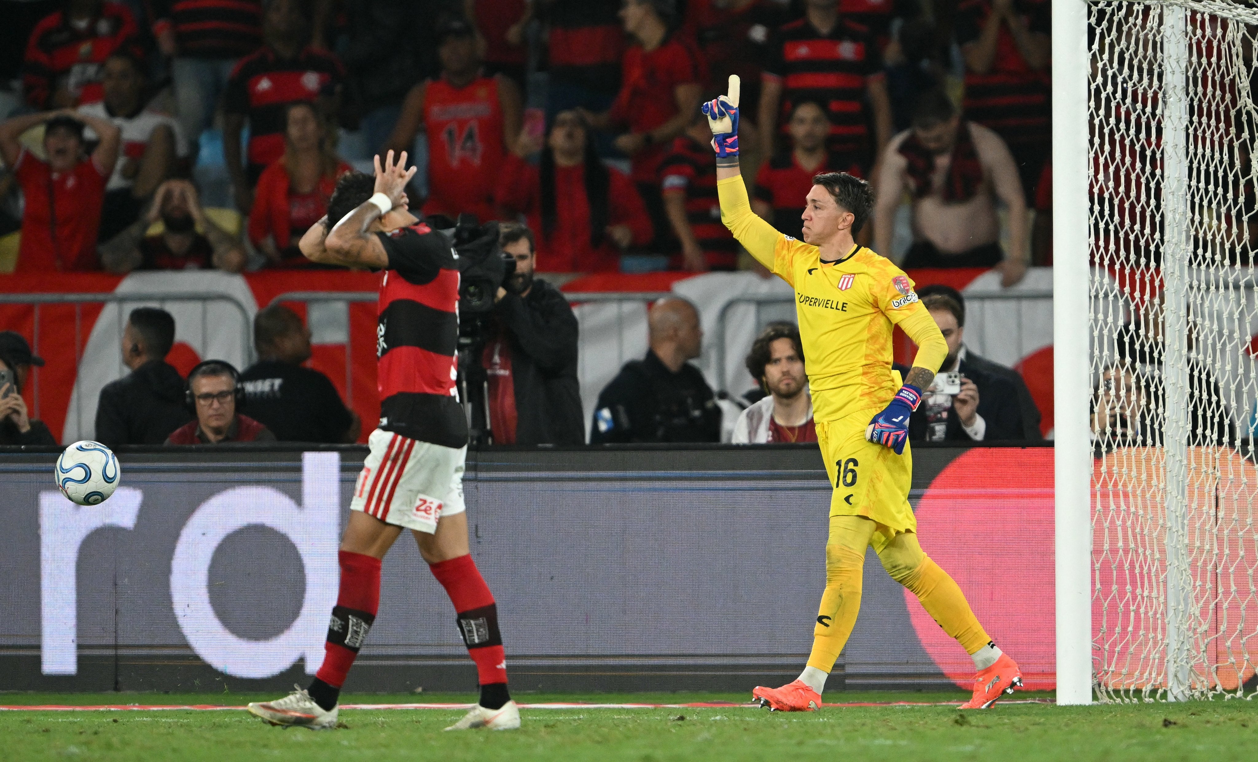 Golpazo al Flamengo de Pulgar: Estudiantes saca su mística copera y ...