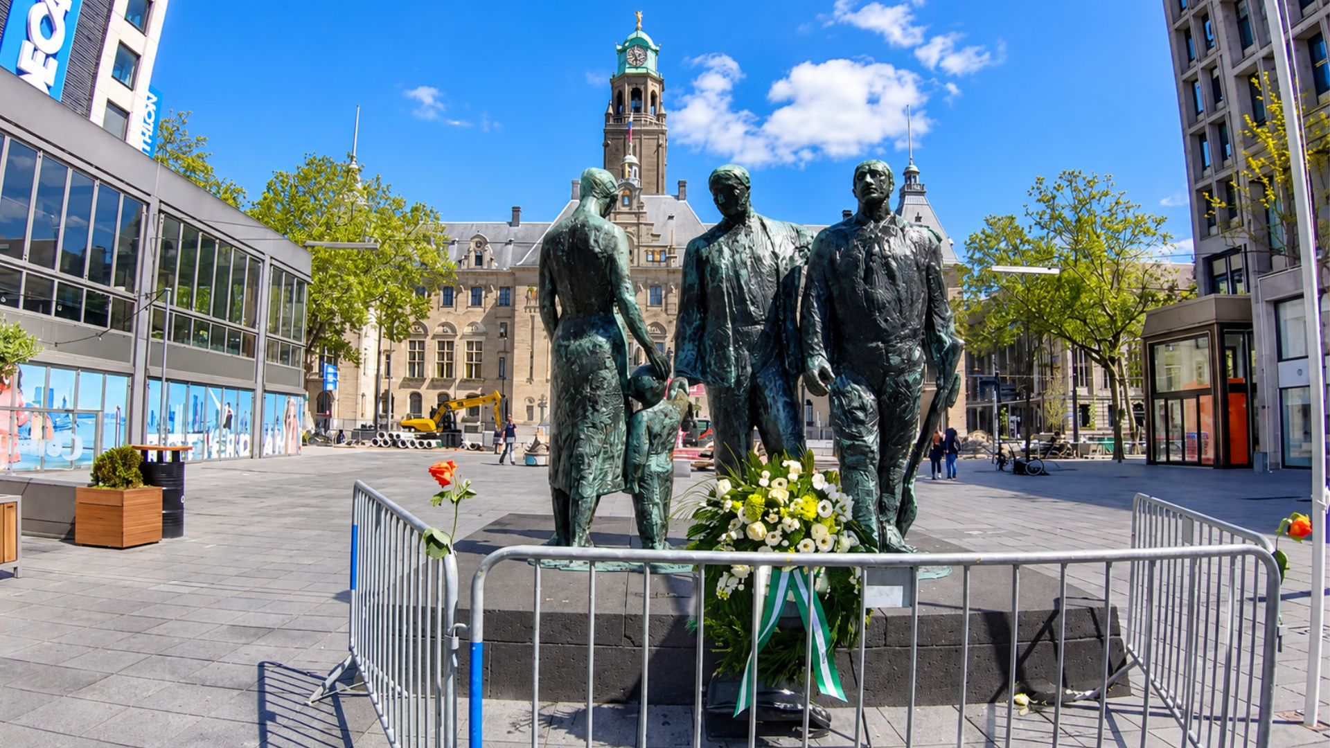 Exploring Rotterdam’s historic city hall and bronze war memorial (4K)
