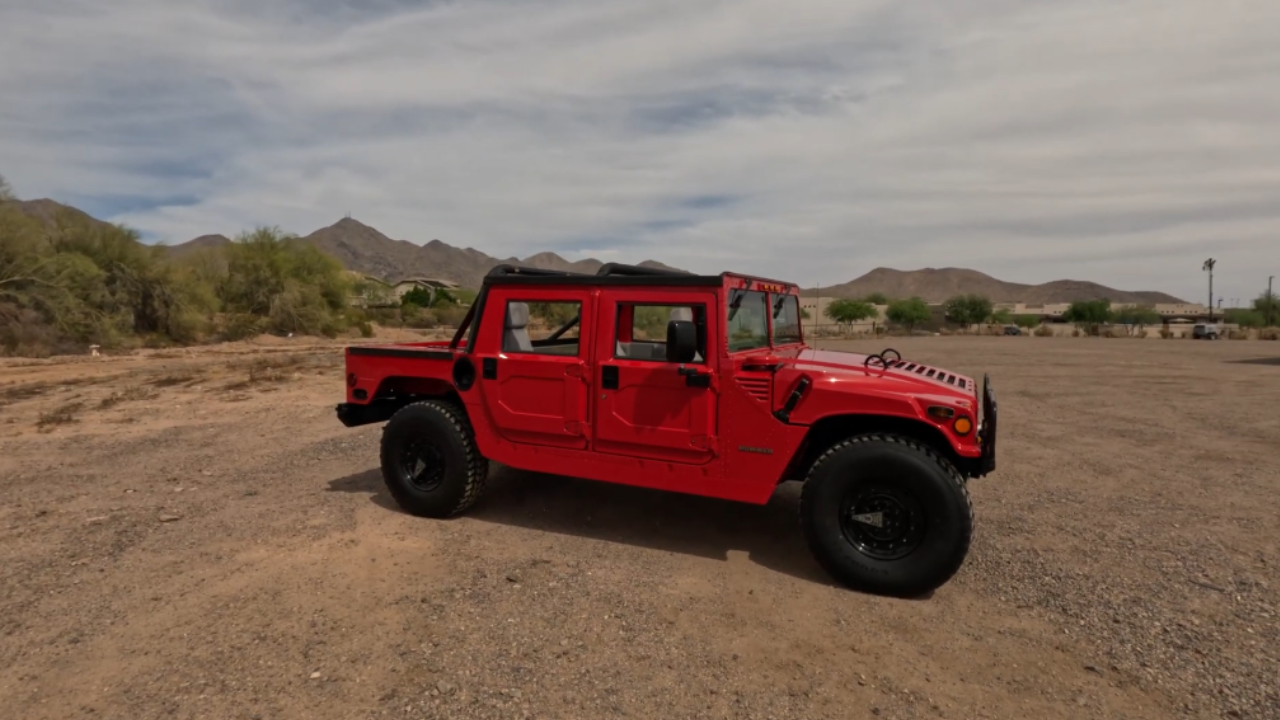 Inside the exterior features of the 1995 AM General Hummer H1