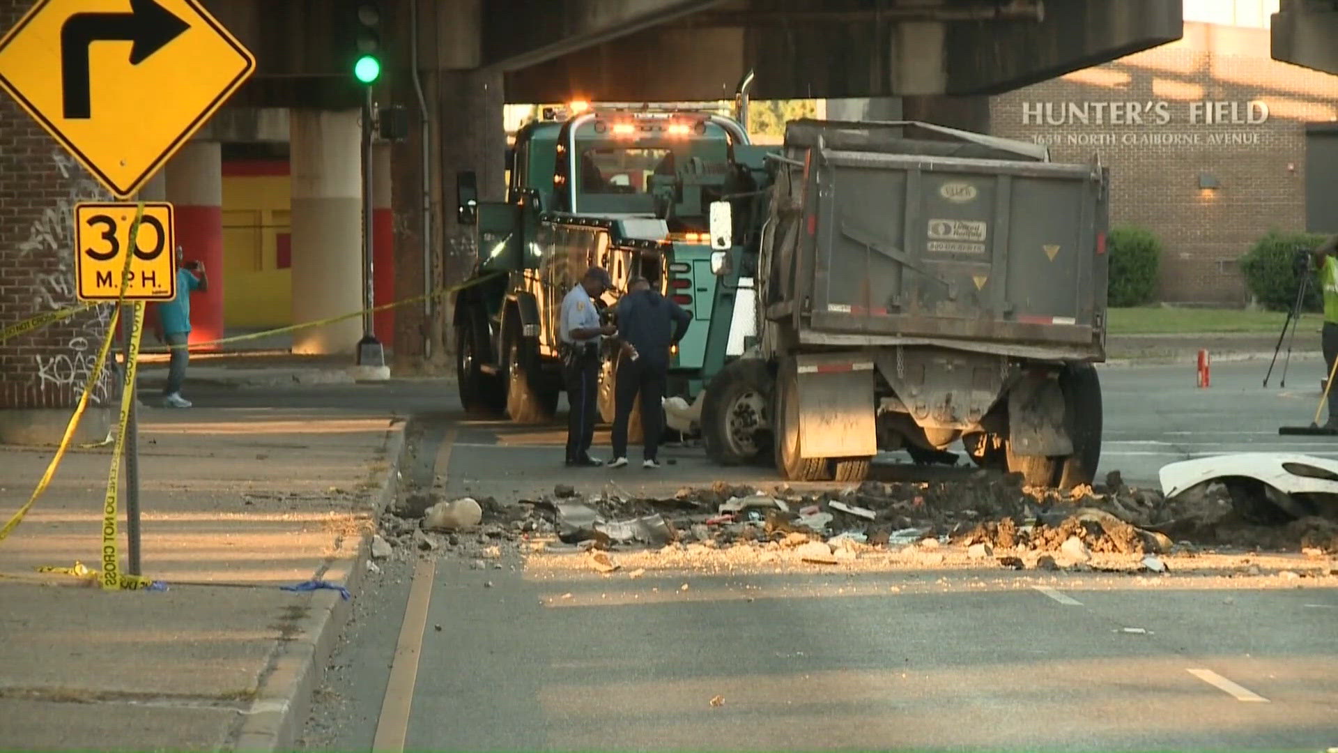 Dump truck crashes through I-10 barrier, plunges 30 feet onto Claiborne ...