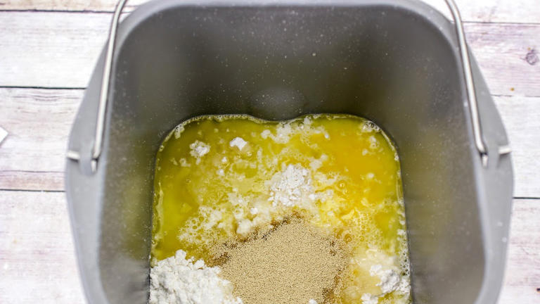 Making yeast rolls in the bread maker couldn't be easier - modernized ...