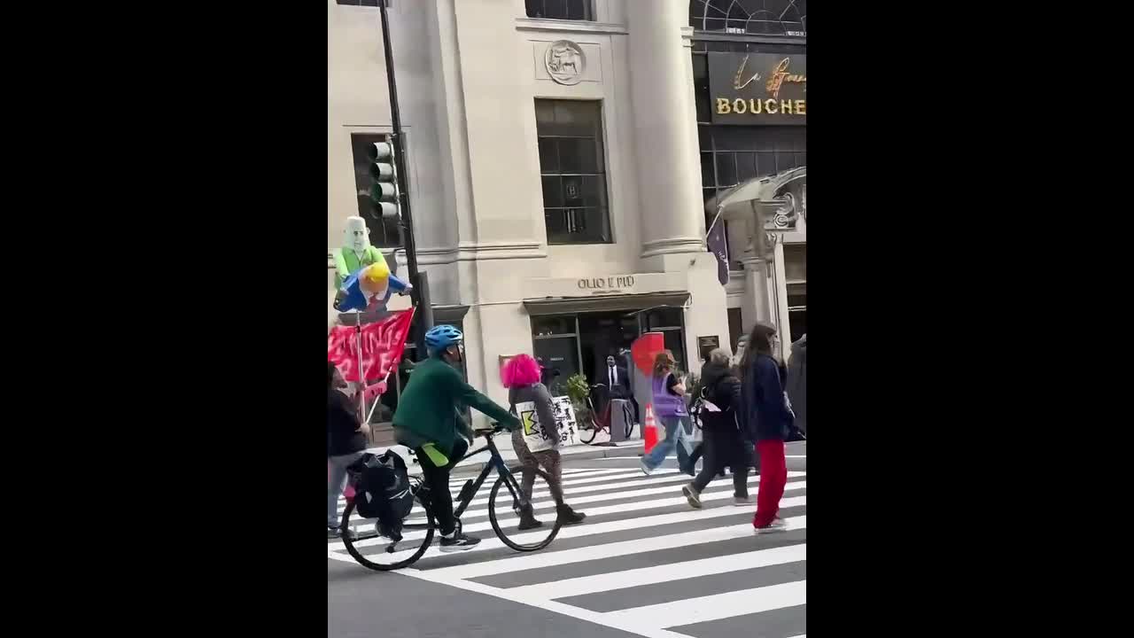 Protesters march with Trump effigy during No Kings rally in Washington ...