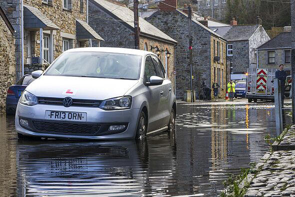 Schools to close as Storm Austen brings 80mph winds with danger to life ...
