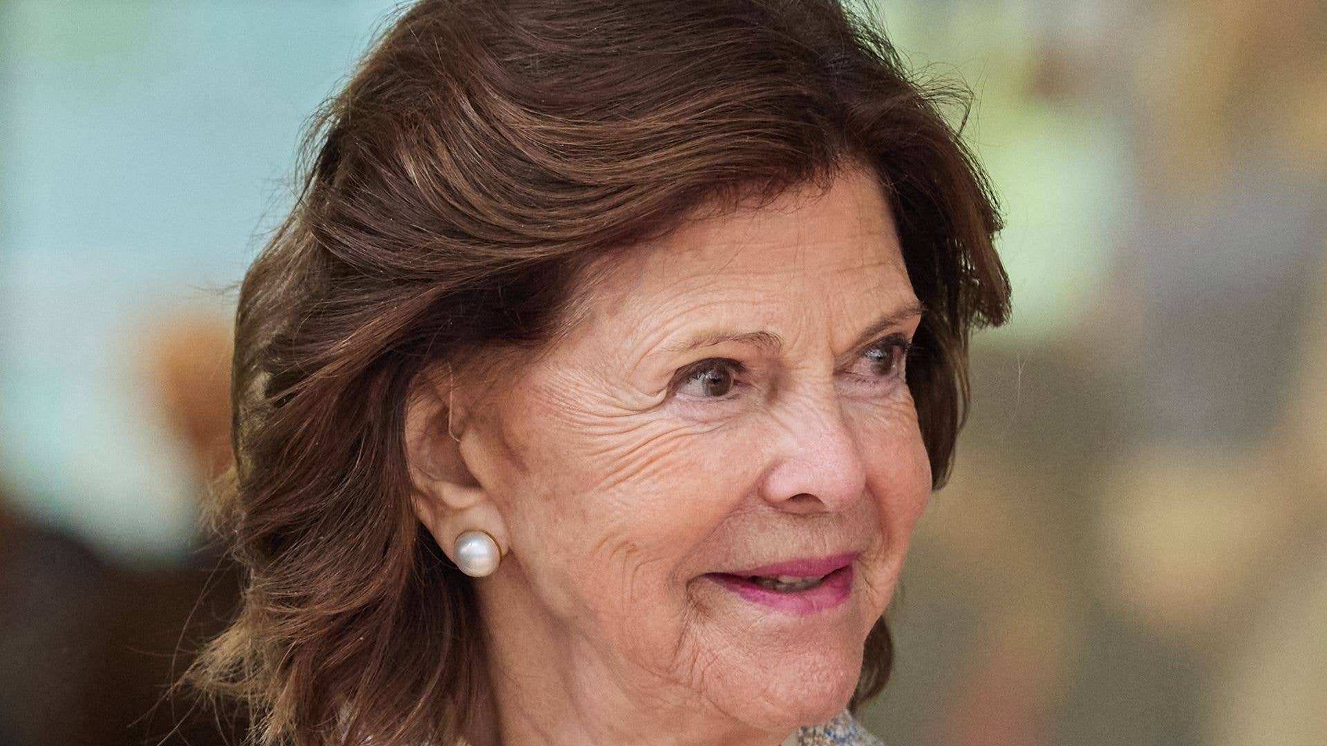 Queen Silvia reveals her adorable phone background featuring husband ...