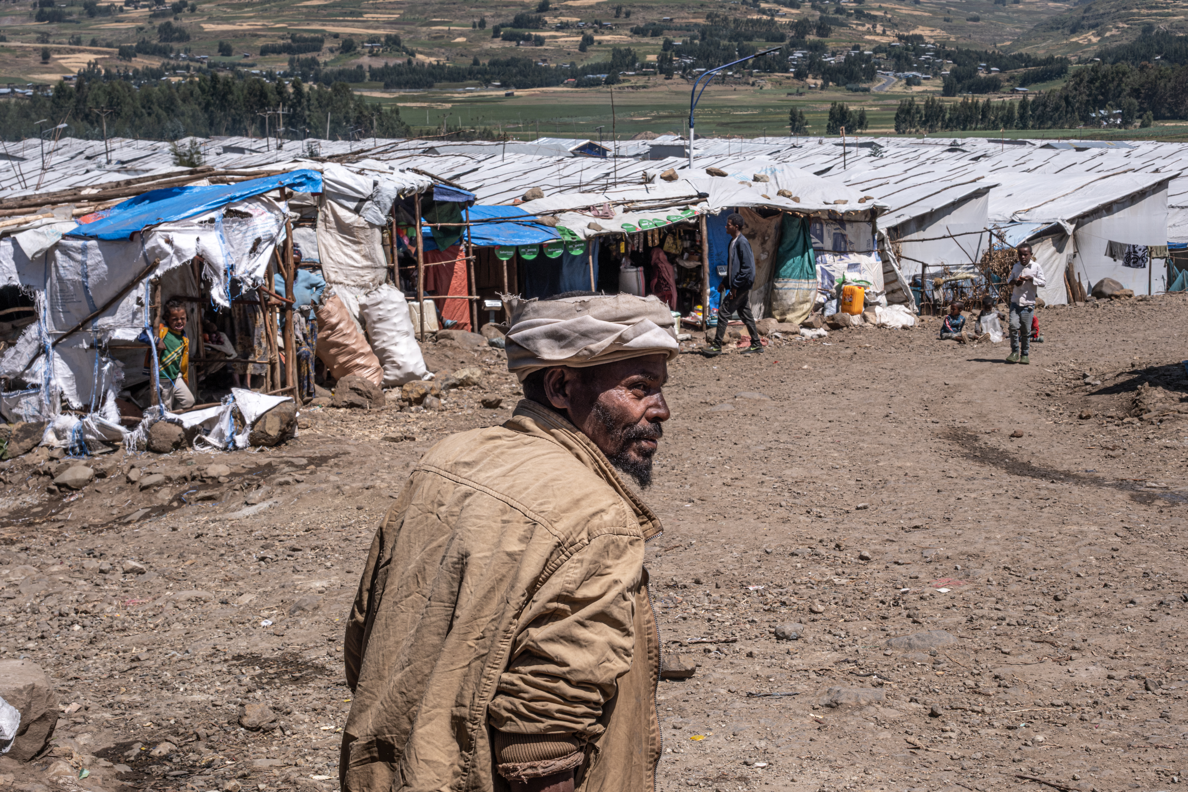 Hundreds of Ethiopians cross into Kenya to flee regional fighting