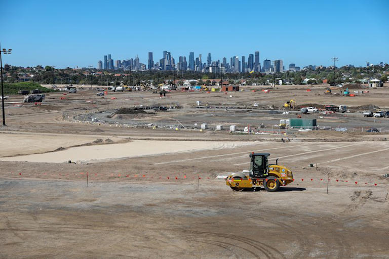Track tensions, the Valley roar, and Daryl Braithwaite’s Horses: The ...