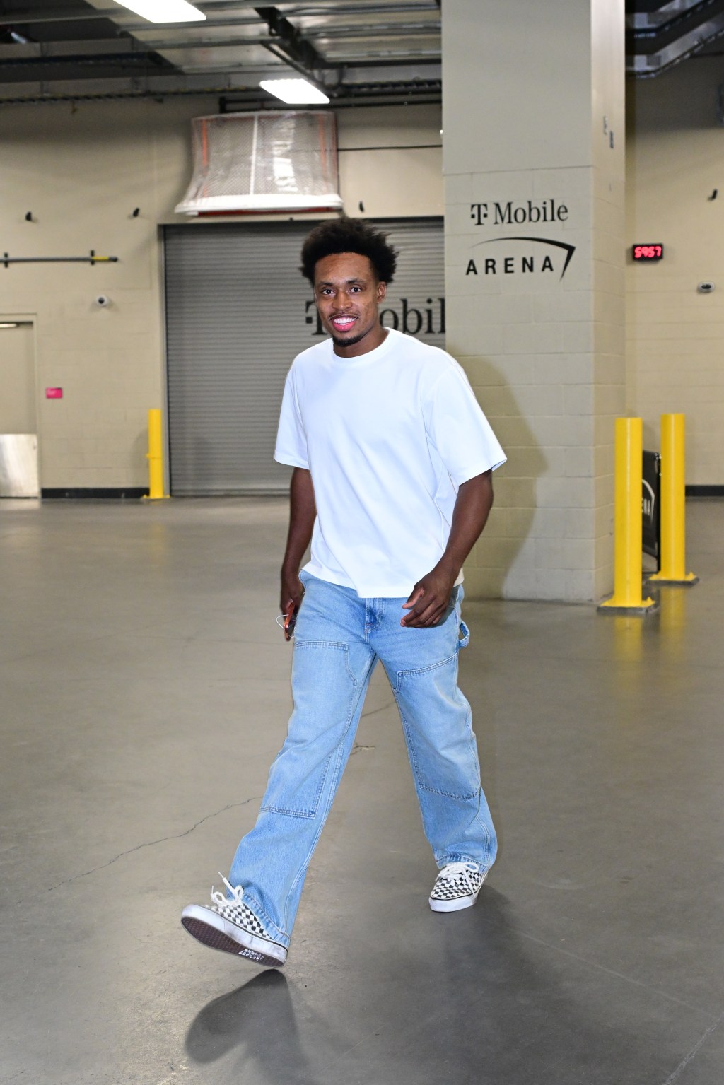 Lakers key piece eager to make debut vs. Clippers after missing opener
