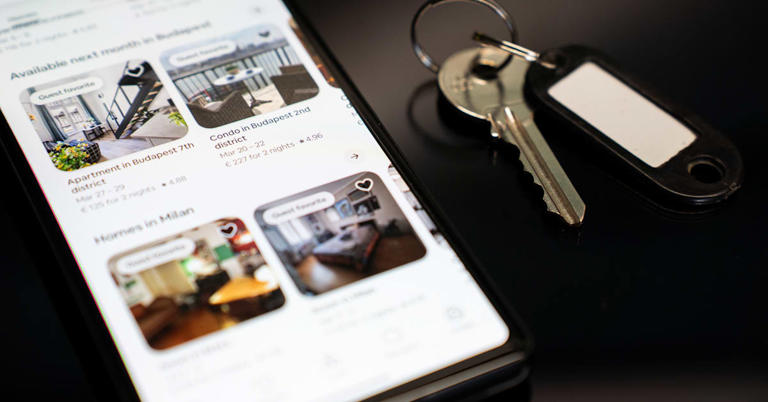 Airbnb hosts furious as they're no longer allowed to hand guests a ...
