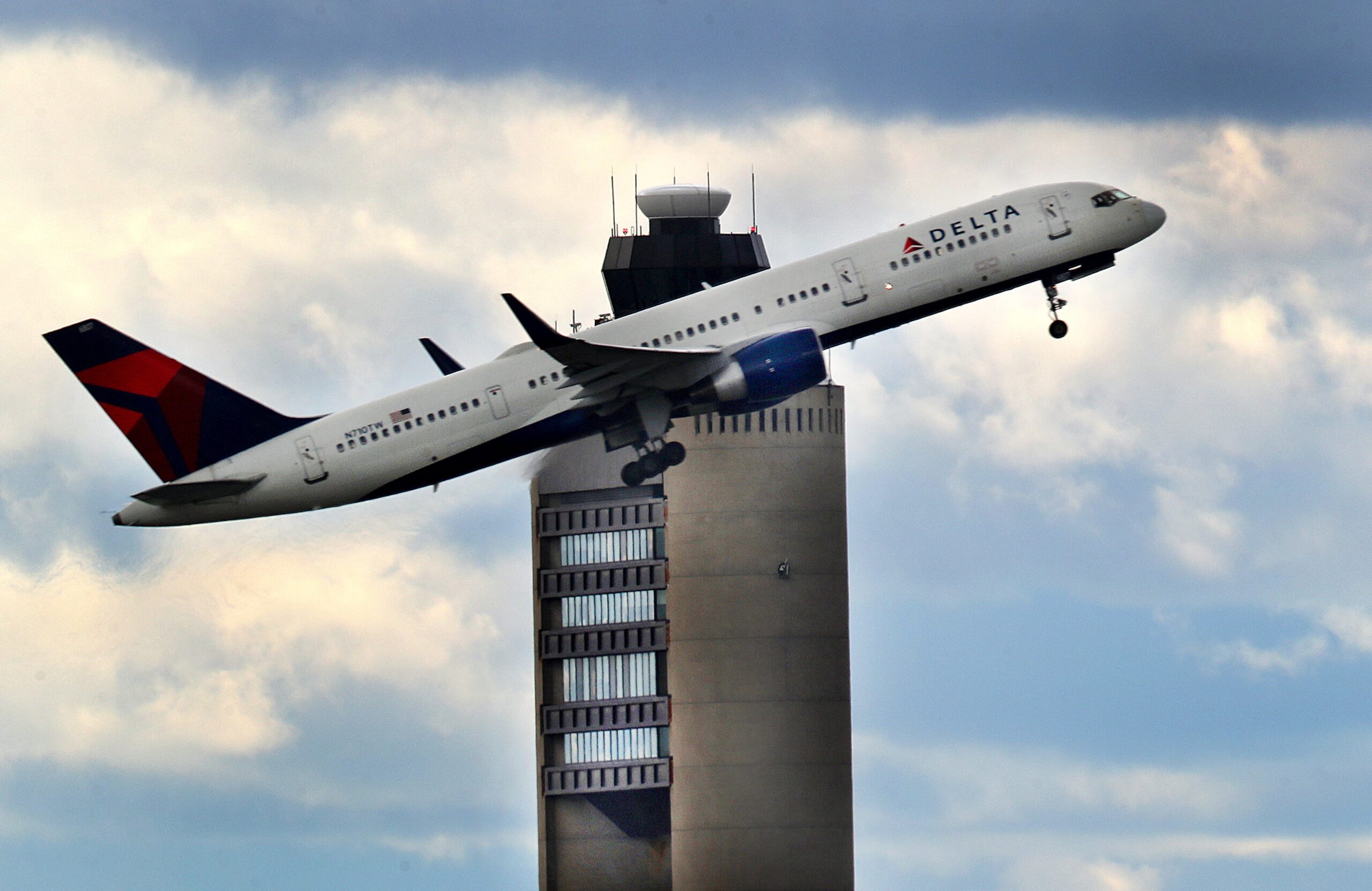 Unknown substance on plane leads to hazmat response at Logan
