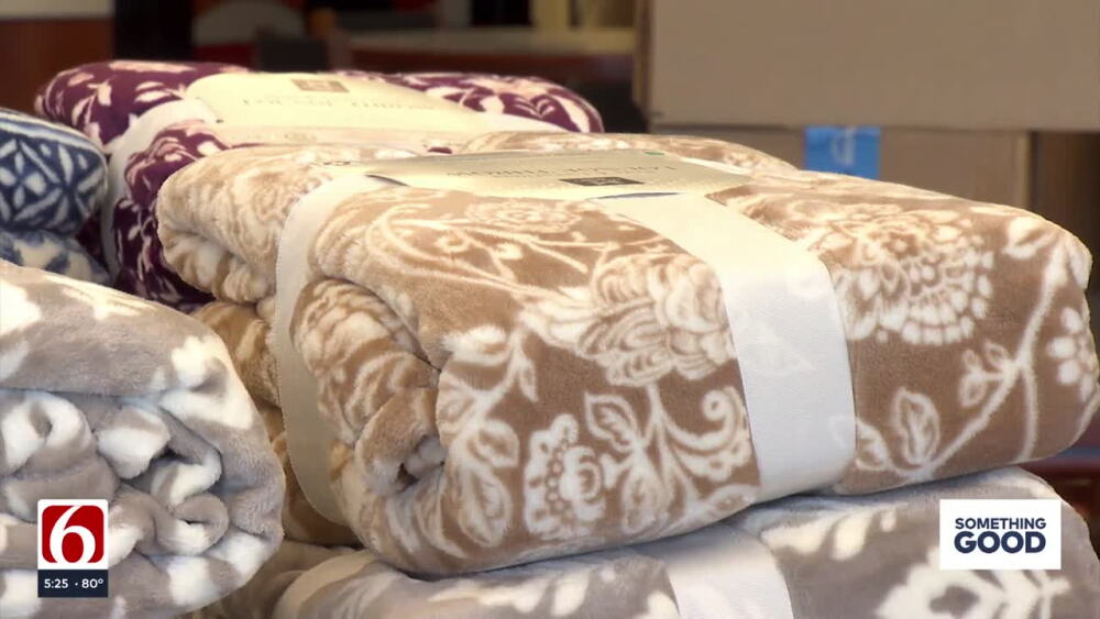 Owasso students build warming kits to help unhoused community during ...
