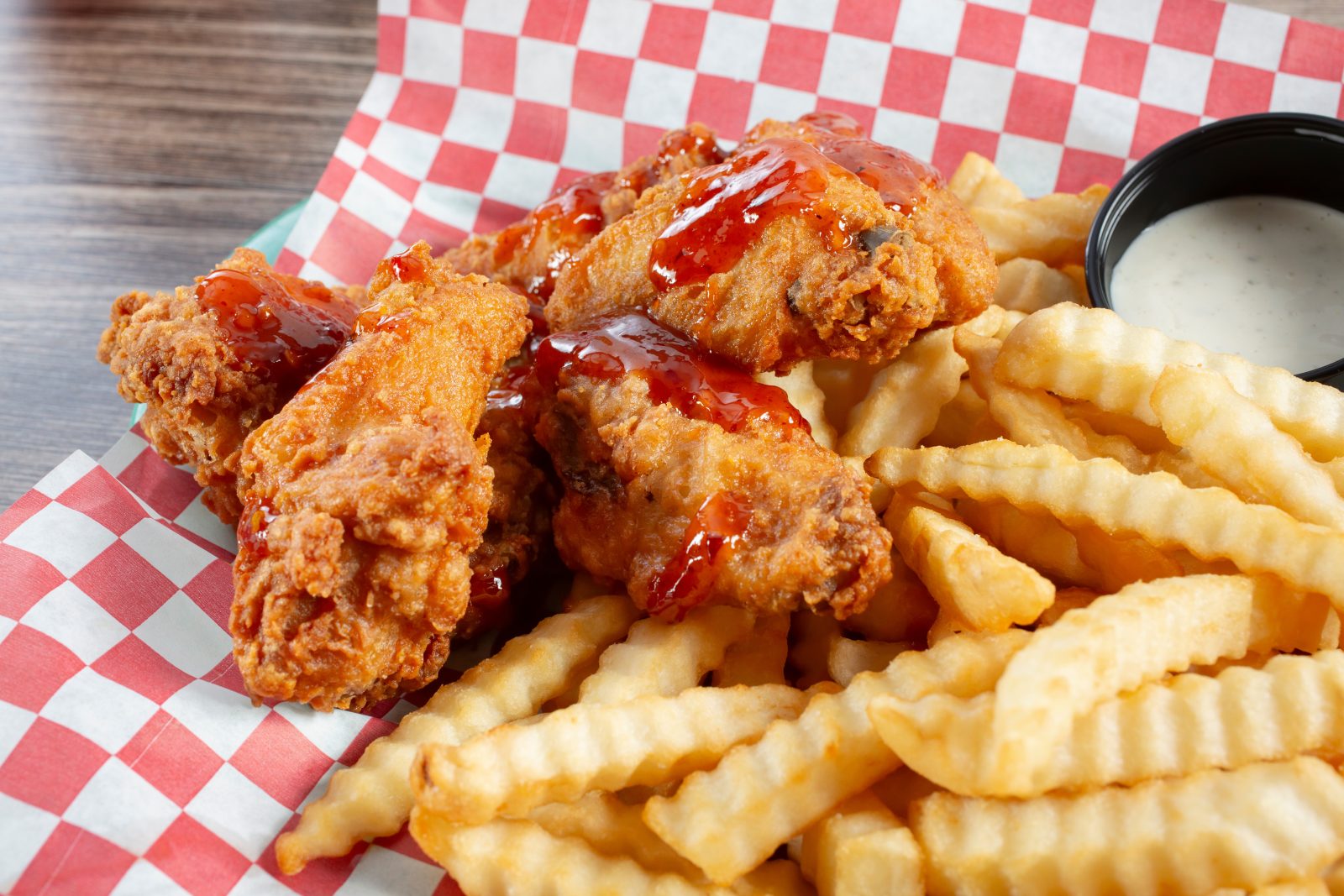Watch for the 5-foot cast-iron rooster to find Wisconsin's best wings