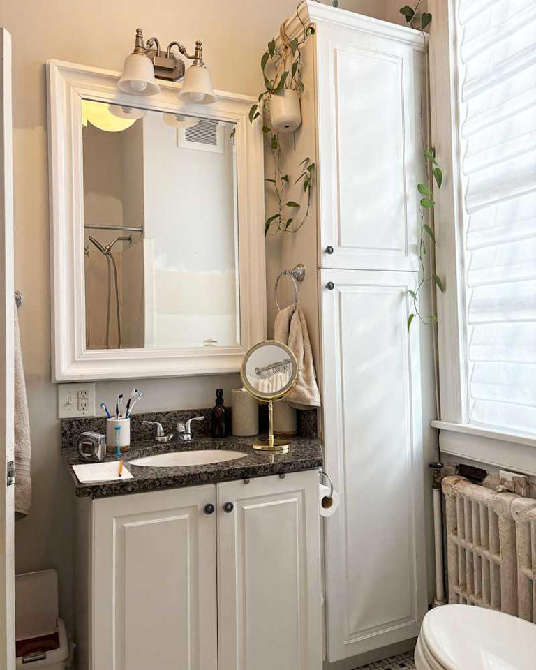 They wanted a tiny bathroom to look vintage (and nailed it!)