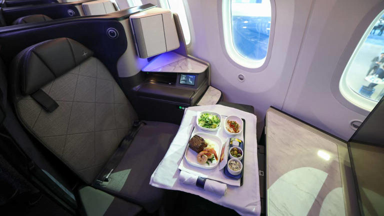 United Airlines drops a strict mileage rule for economy meals