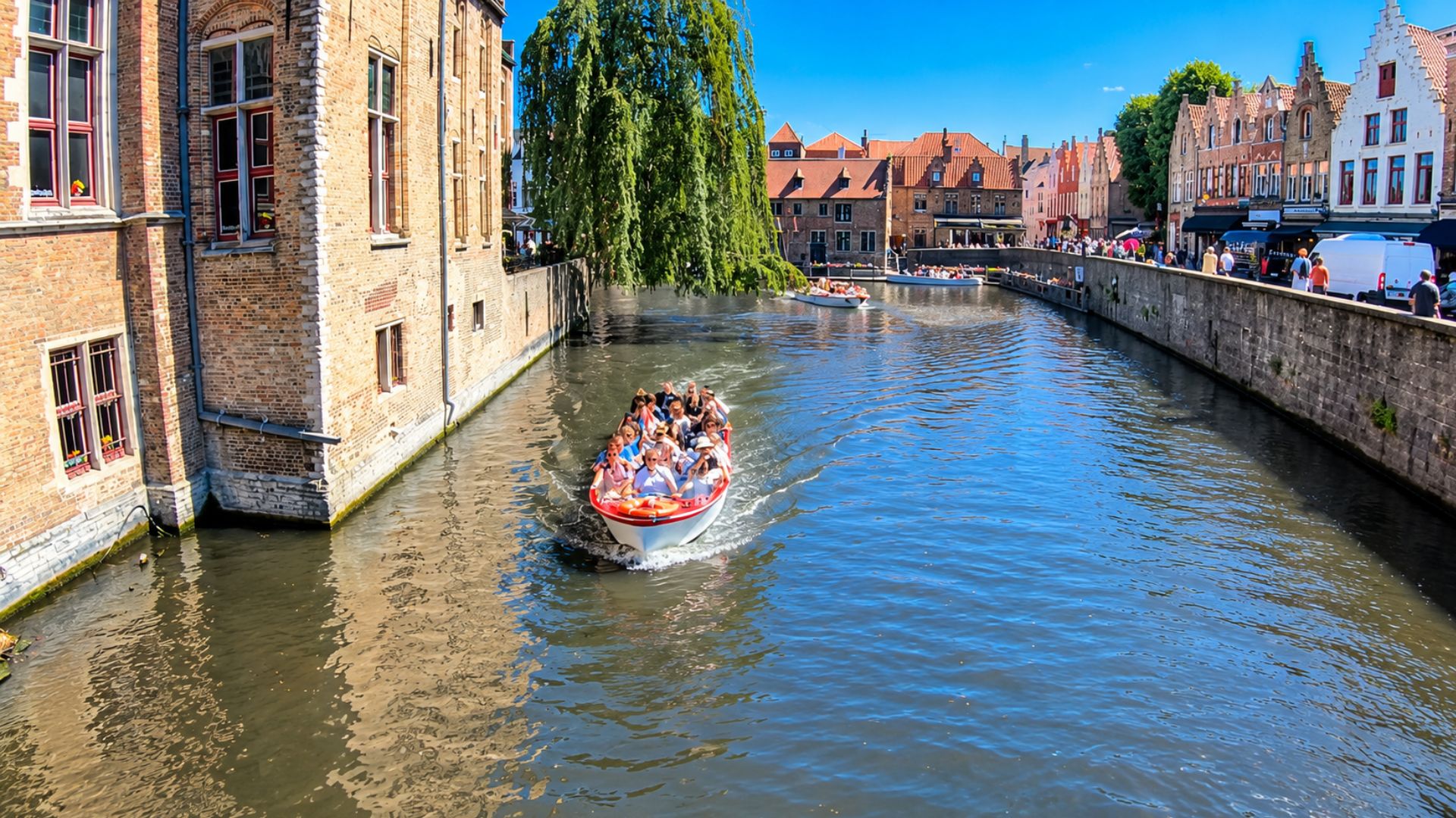 Exploring the historic canals and boat tours of Bruges (4K)
