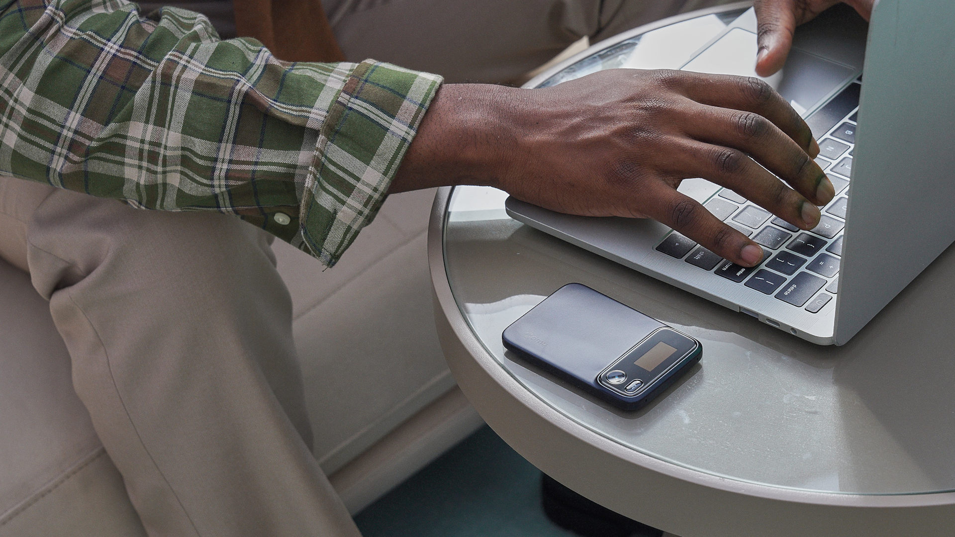Hand off your post-meeting work to the Comu Action Pro