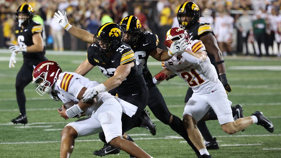 3 Hawkeyes earned a special honor before the second half of the season ...
