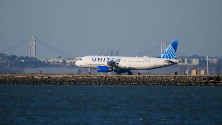 United Airlines drops a strict mileage rule for economy meals