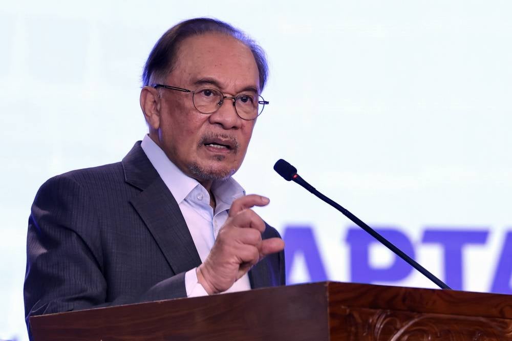 PM Anwar fulfils promise to expedite flood mitigation projects, help ...