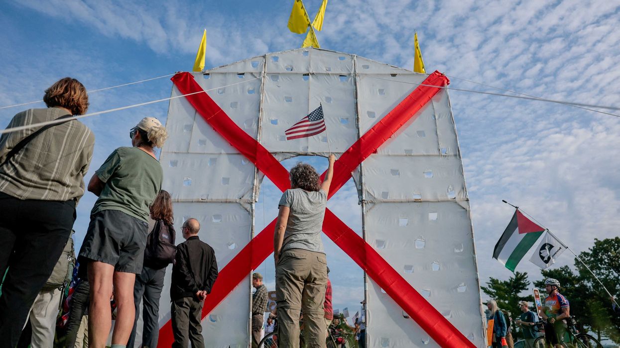 Showdown as veterans make last-minute bid to stop Trump’s arch