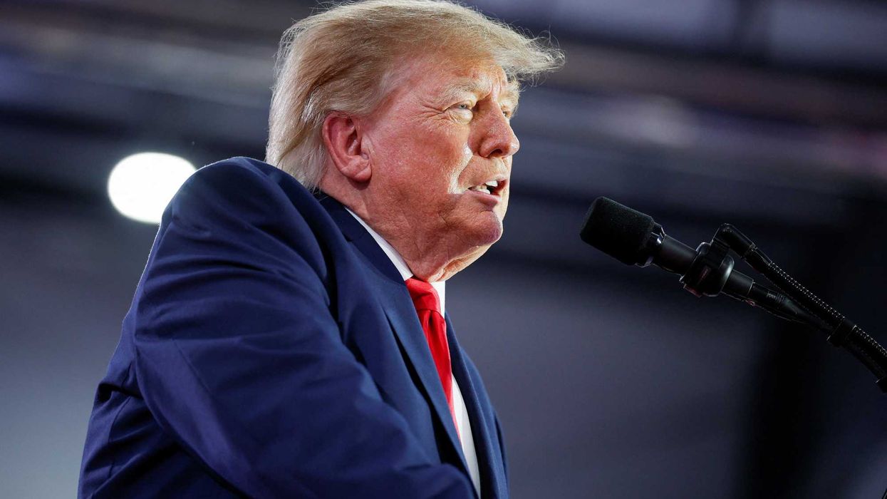 Alarm as Trump belts out 'uncontrolled noise' during Iowa rally: 'Wild'