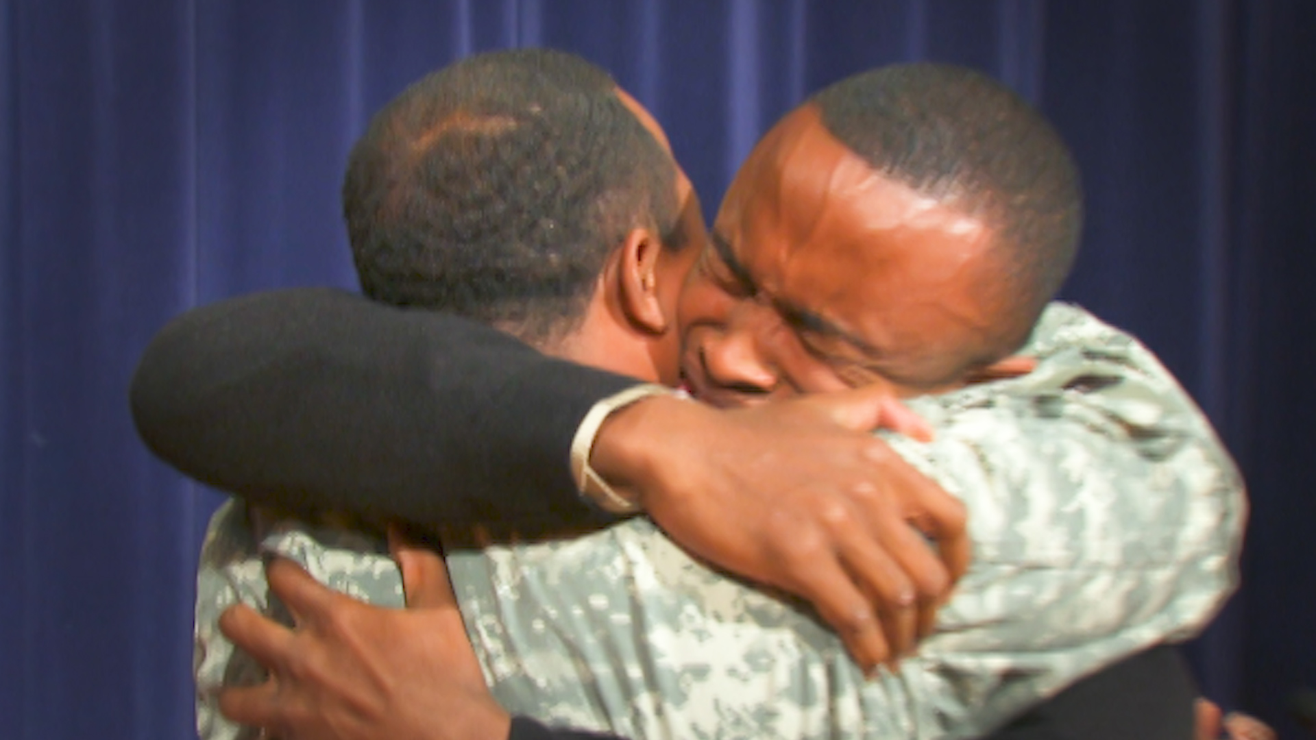 Soldier has emotional reunion with his football star son | Coming Home