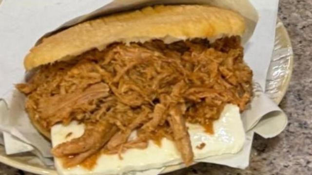 El rincón de Tenerife que sorprende con una arepas enormes de cochino y ...