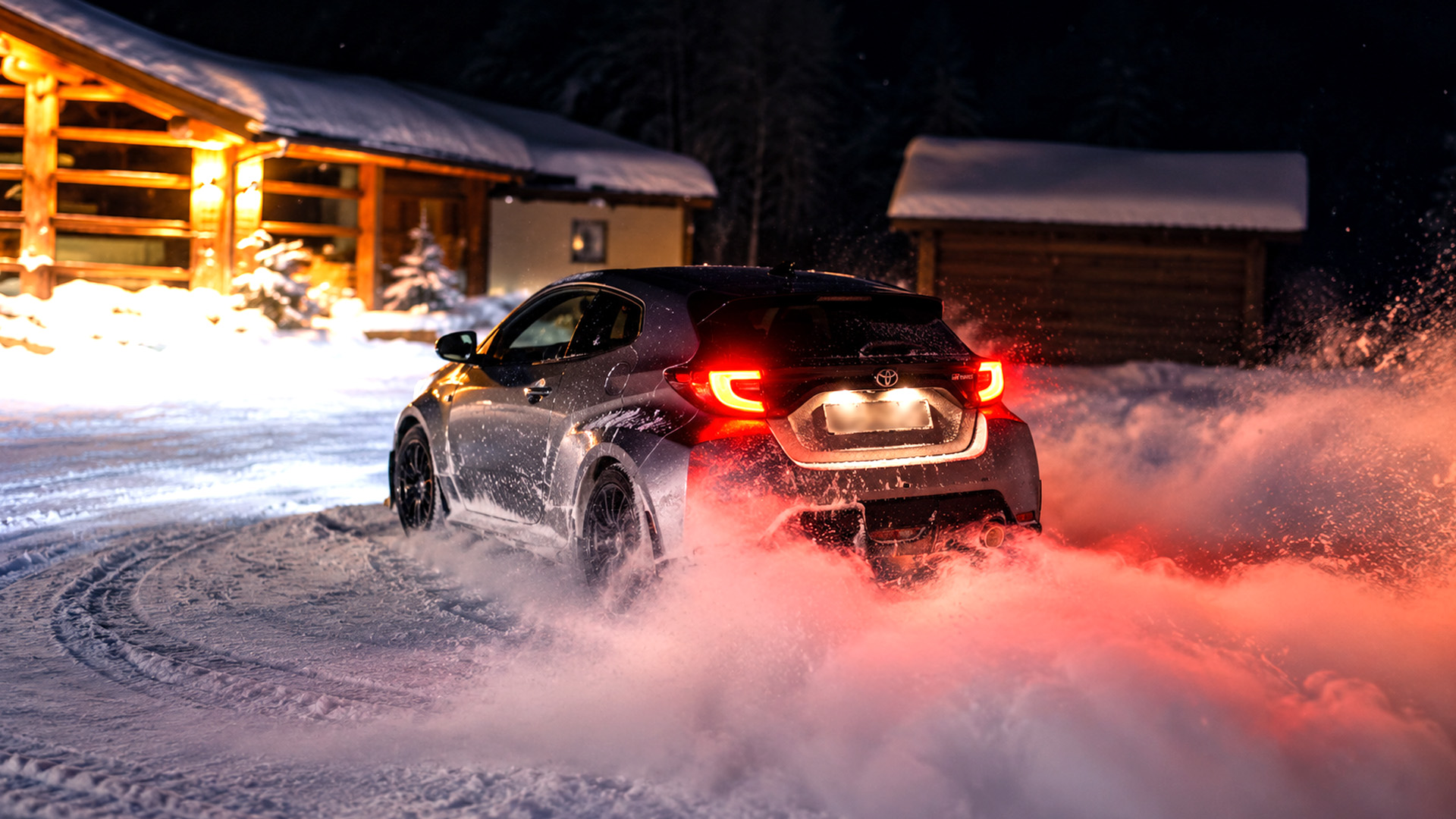 Test della Toyota GR Yaris con derapate estreme sulla neve