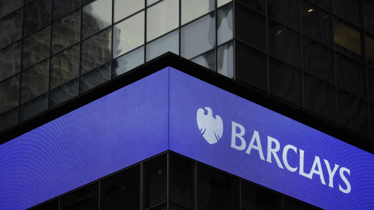 Barclays skär 5 000 tjänster – AI är glasyren på kakan