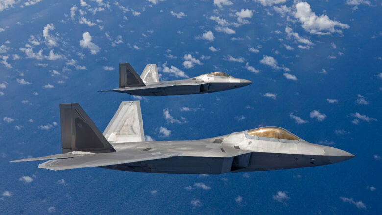 Waarom de Amerikaanse F-22 Raptor uiteindelijk meer dan vier keer zo ...