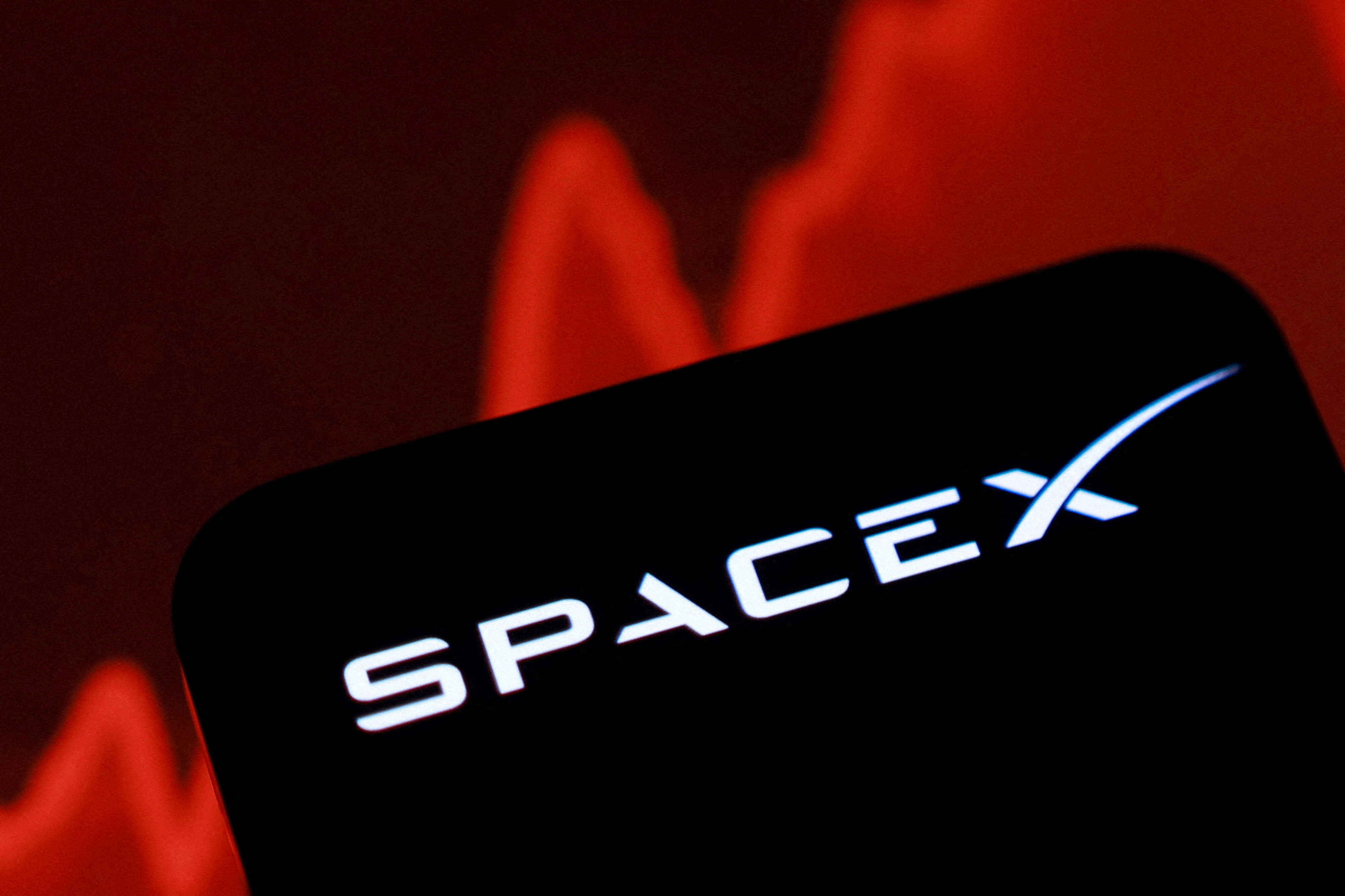SpaceX seeks access to 80,000 US cell sites for wireless network: report
