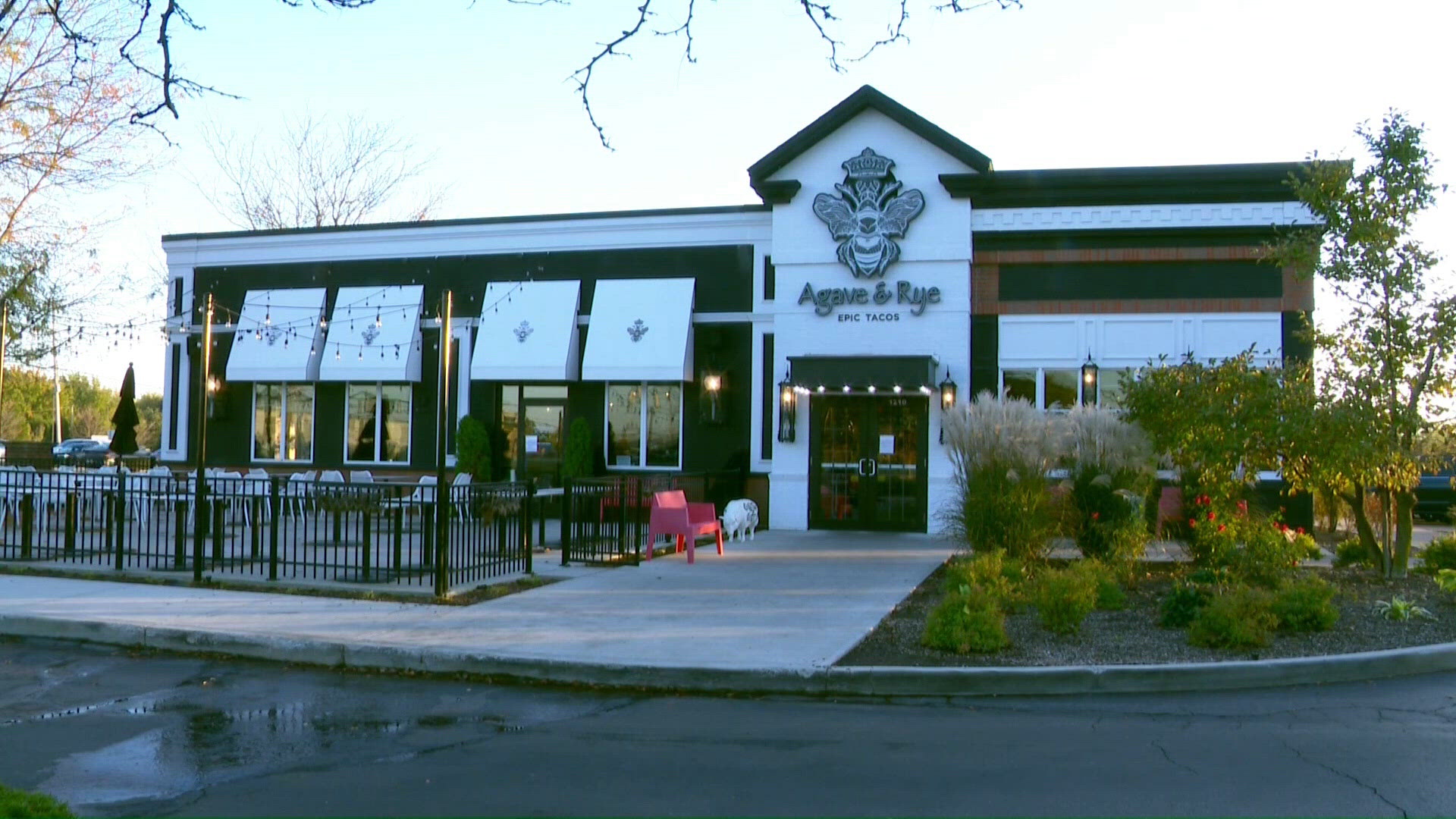 Two restaurants shut down at Levis Commons shopping center