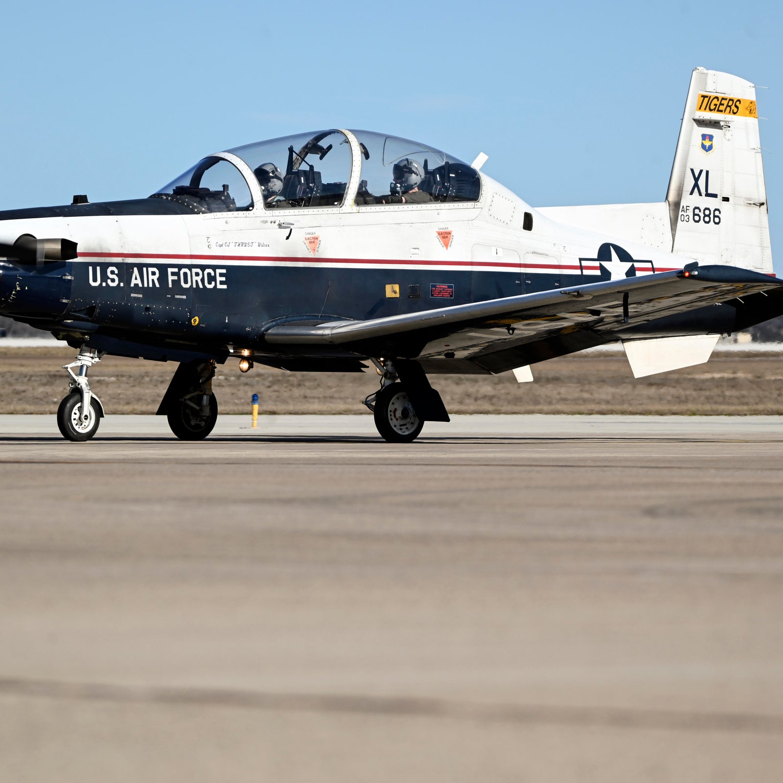 2 pilots eject from military training jet in Texas after landing gear issue