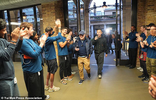 iPhone duo goes on sale around the world: Huge queues form outside ...