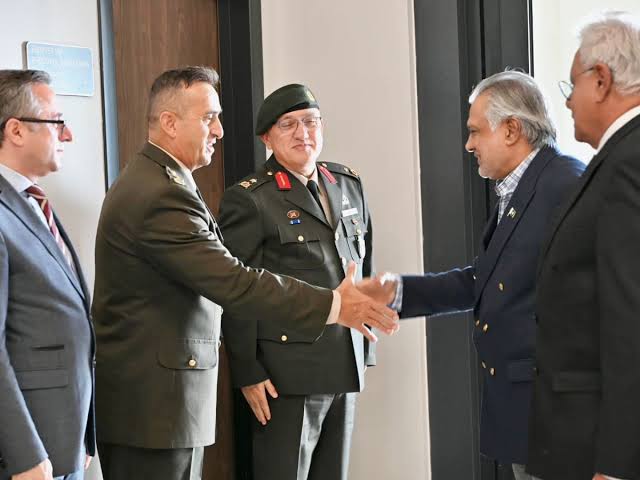 Deputy Prime Minister Ishaq Dar departs for Istanbul for R-4 and E-3 ...