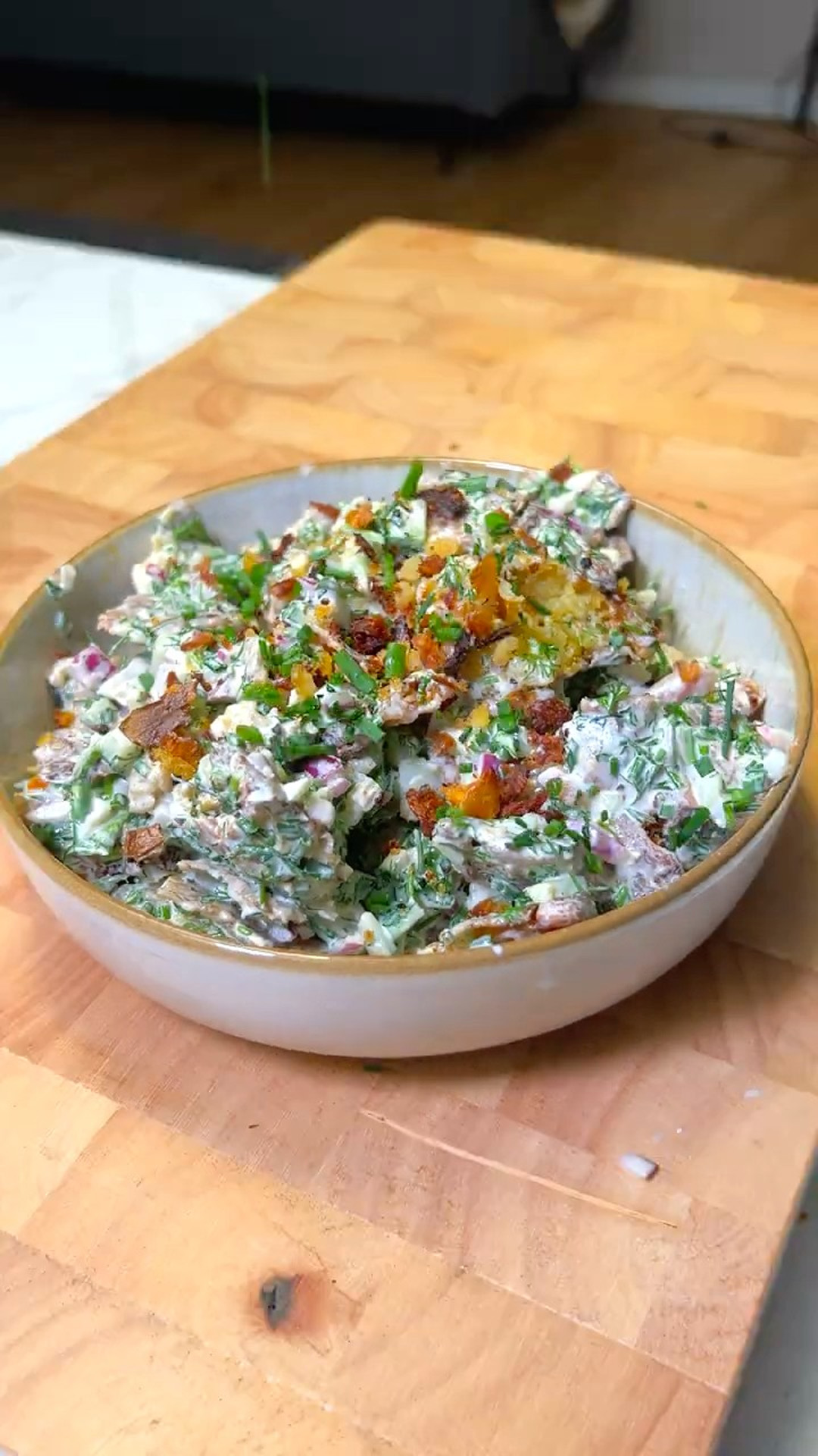How to make crispy smashed potato salad with fresh herbs and creamy ...