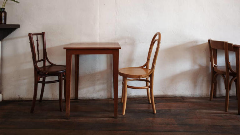 7 vintage finds interior designers are hunting for at flea markets this ...