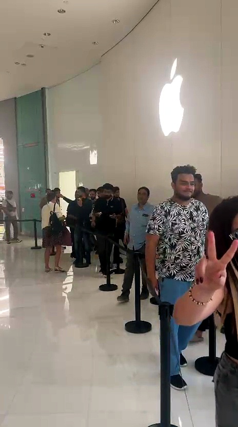 Queues form at Dubai Mall's Apple store ahead of iPhone Duo launch