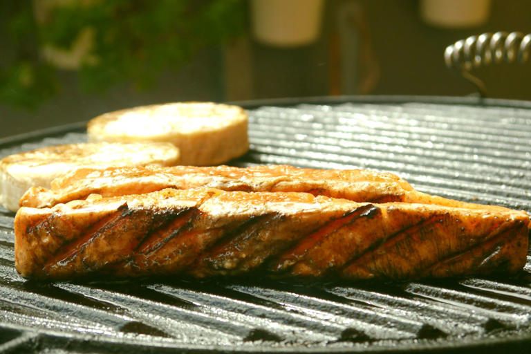 Japan tracked 90,944 adults for 20 years, and the type of fish on their ...