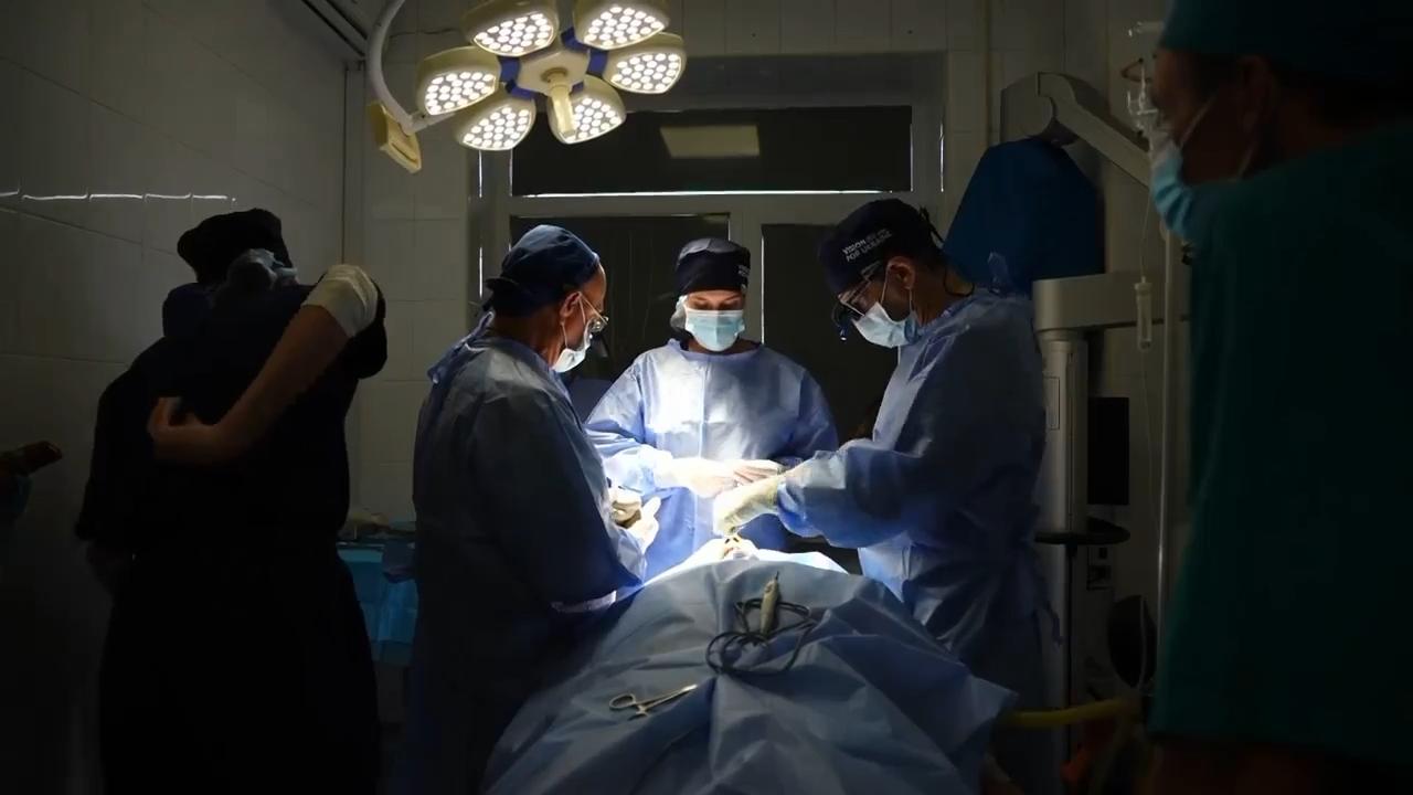 How visiting US surgeons reconstruct eyes of wounded Ukraine soldiers
