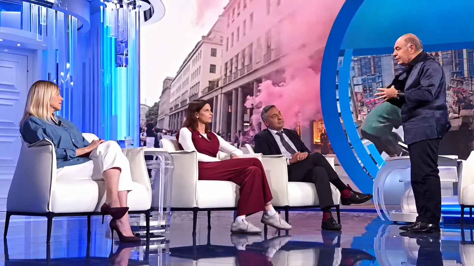 Bruno Vespa chiede scusa alla studentessa ma insiste: 